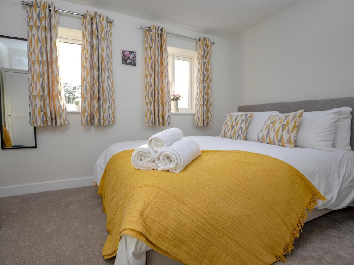 Pass The Keys Stylish Brand New Two Bedroom House, Close To Town *